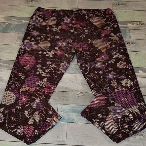 Lularoe Tall & Curvy 2 Leggings - Picture 3 of 4